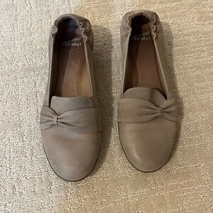 Dansko Women's gray leather Loafers size 39